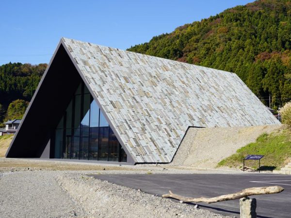 歓宿縁 ESHIKOTOからの永平寺がある山の眺め