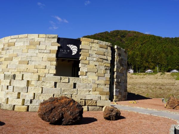 歓宿縁 ESHIKOTOからの永平寺がある山の眺め