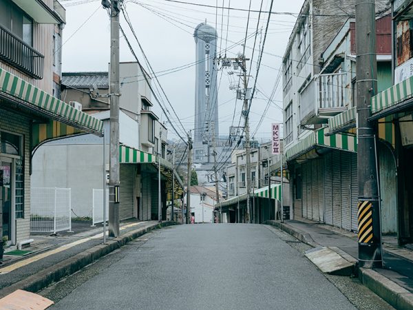 奥に見えるのは下関のシンボル・海峡ゆめタワー：株式会社ARCH