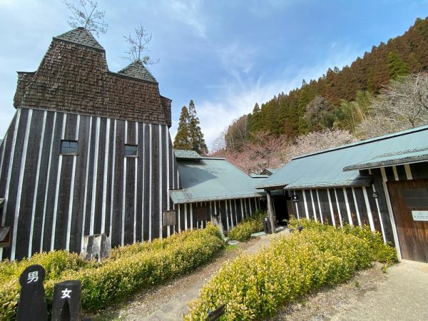 “聖地”の1つ、長湯温泉にある「ラムネ温泉館」（写真：宮沢洋）