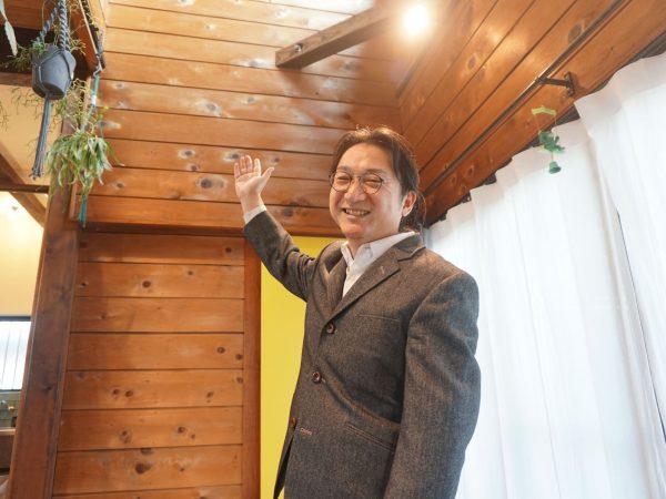 吹き抜けの説明をしてくれた今泉さん