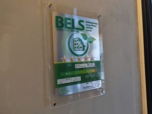 建物内には認証を表わす表示が。ただ、これだけで感動する人は少ないだろう