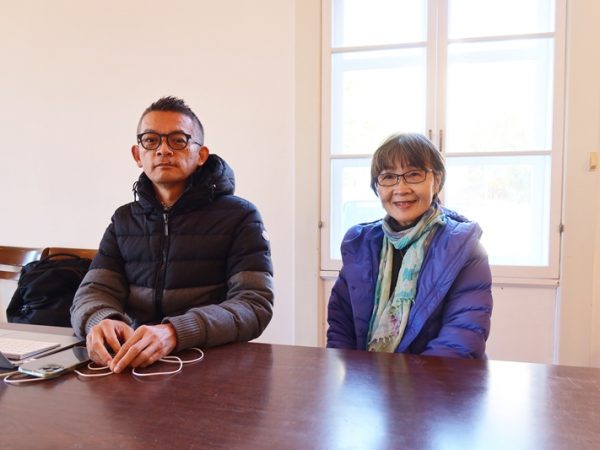 幼稚園の門前からの様子。かろうじて屋根だけが少し見えている。そのため、幼稚園の関係者には知られた存在だったが、それ以外の人には知られていなかった