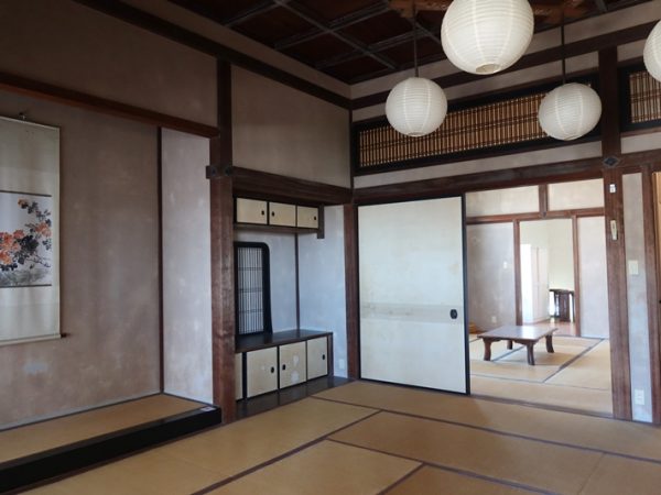 全体を見るとカサブランカの名称の意味が分かる