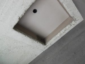 子ども部屋のムーブネットが吊り下げられていた時の出入り口の痕跡（写真：宮沢洋）