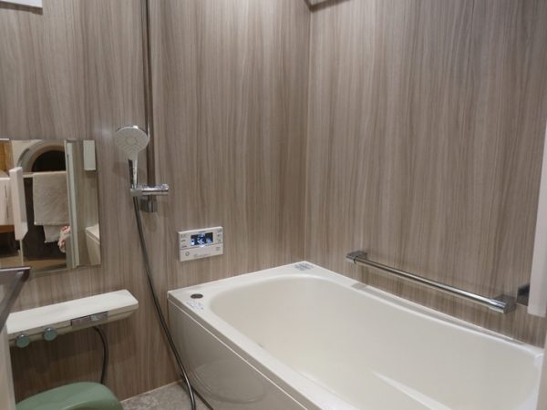 住戸内のあちこちにセンサーを置き、温度を計測している