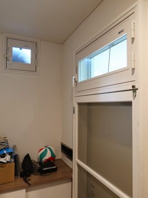 住戸内のあちこちにセンサーを置き、温度を計測している