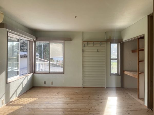 改修前の風呂場。見ただけで寒そうだ