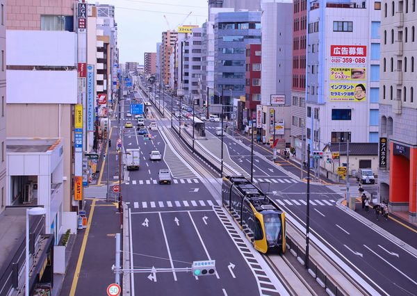路面電車とは似て非なるLRT。誰もが快適で暮らしやすい持続可能なまちづくりにおける、公共交通ネットワークの柱と位置づけられている