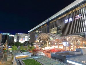 地下鉄七隈線の延伸などで求心力を高める「博多」駅周辺では、再開発プロジェクト「博多コネクティッド」が進行中。ビルの建て替えや歩行者ネットワークの拡大によって、にぎわいのある街づくりを推進するプロジェクトの現在地は？