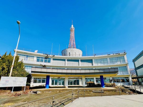 ▲熊本地震 震災ミュージアム KIOKUの統括ディレクターであり、みなみあそ観光局戦略統括マネージャーの久保尭之さん。「私自身は鹿児島の出身ですが、熊本地震の発災直後から現地入りしてずっと救助活動を行ってきました。現在は観光地域づくり法人 みなみあそ観光局の一員として、ここ南阿蘇で暮らしています」