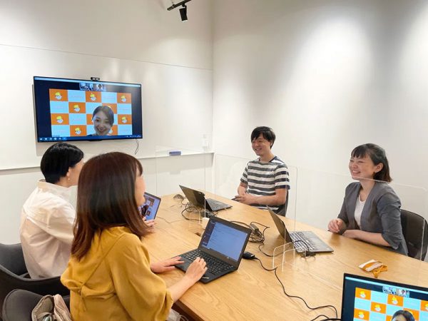 当日は本社会議室にて開催。ACTION FOR ALLに参加するメンバーは、所属部署や専門が異なる中、世の中にある社会問題に意識を向けている