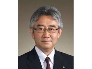 <b>菊池馨実</b>：早稲田大学理事・法学学術院教授。
1962年生まれ。北海道大学大学院法学研究科博士課程修了。大阪大学法学部助教授を経て、現職（2022年9月より理事）。社会保障審議会会長代理（障害者部会・生活困窮者支援及び生活保護部会・介護保険部会・年金部会　各部会長、医療保険部会　部会長代理）、成年後見制度利用促進専門家会議（厚生労働省）座長、孤独・孤立対策に関する有識者会議（内閣府）座長、全世代型社会保障構築会議（内閣官房）構成員。主著（単著）として、『社会保障法制の将来構想』（有斐閣、2010年）、『社会保障再考ー〈地域〉で支える』（岩波書店、2019年）、『社会保障法（第3版）』（有斐閣、2022年）など。