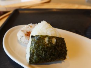 いろいろ考えた結果、おむすびを中心にすることになった