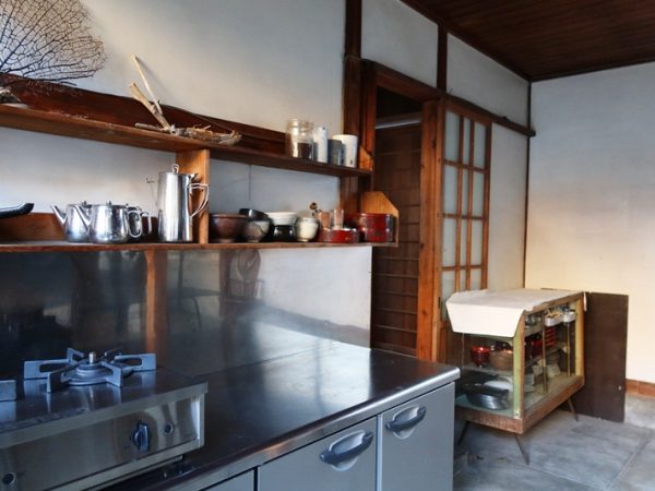 キッチン。ここで子どもと大人が交わるイベントが数々開催されている