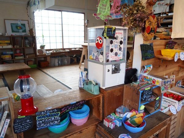 キッチン。ここで子どもと大人が交わるイベントが数々開催されている