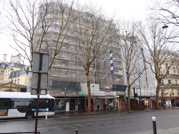 ２件目の物件のバスルーム。日本では使われないような材が使われている