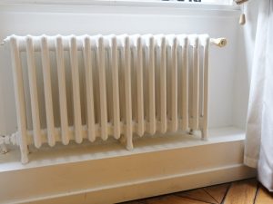 １軒目の物件にあった暖房。温水が循環しており、それだけで十分暖かい