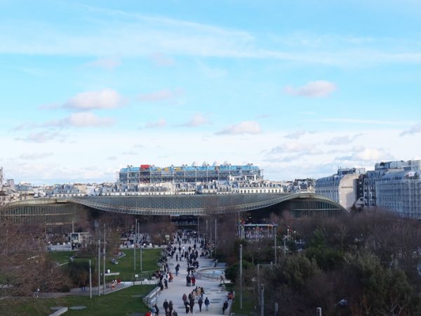 ブルス・ドゥ・コメルスは地図の左側の丸い部分。隣接して公園、商業施設などがある
