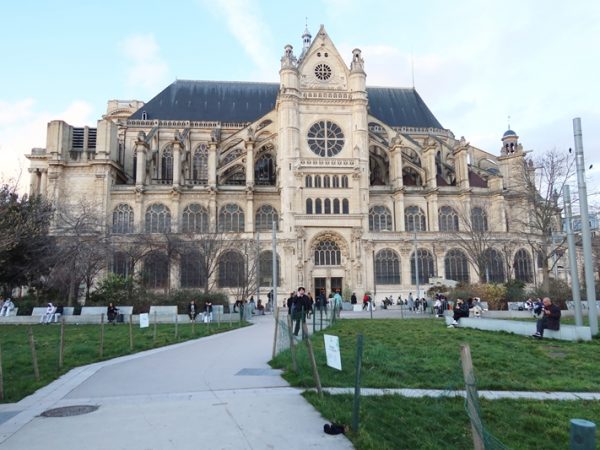 日本でいうところの１階はゼロ階。４階にレストランがある