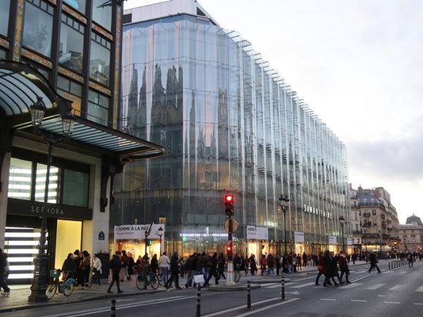 日本でいうところの１階はゼロ階。４階にレストランがある