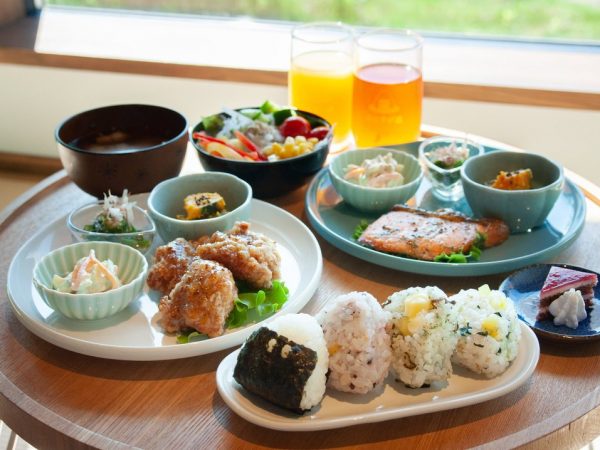 味付けの違うおむすびを用意、好きに食べられるようにした