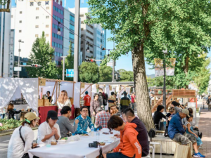 「姫路」駅前の大手前通りは「歩行者利便増進道路（通称：ほこみち）」の第1号に指定された。「姫路市ウォーカブル推進計画」と並行し、歩行者優先の居心地が良く歩きたくなるまちなかを目指した取り組みが行われ、民間のプレイヤーも活躍し始めている