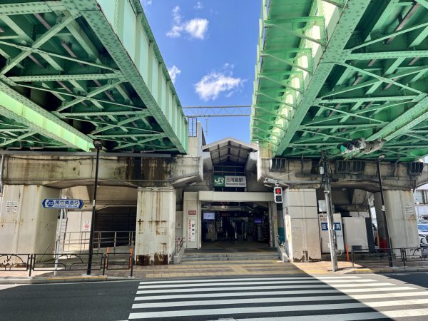三河島駅。改札は東側の一ヶ所のみ（2025年3月中旬撮影）