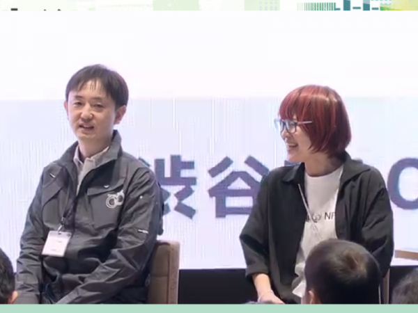 パネリストとして登壇した、夕張メロンNFTプロジェクトの藤本尚弘さん（左）と、ネオ山古志村の竹内春華さん（右）。