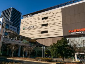 「八王子」駅の南側、八王子医療刑務所があった東京ドーム1.1倍の広大な敷地が、広場やミュージアムへと生まれ変わる。これまで大規模な公園の少なかった周辺の住環境をどのように変えるのだろうか。動き出した「ミライテラスプロジェクト」を紹介する