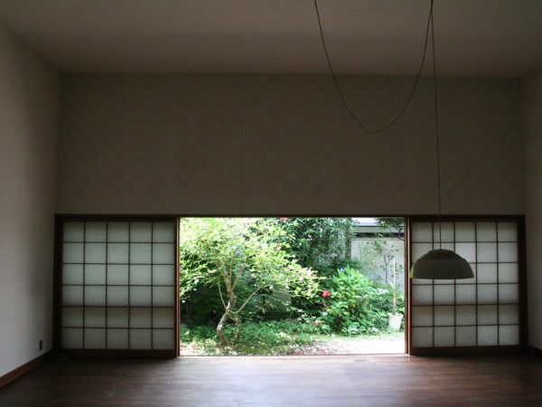 南側の障子を開けた状態（写真：宮沢洋）