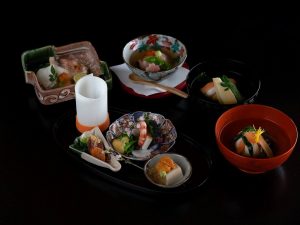 「古今」は宿泊客だけでなく、一般の方の利用も可能。目にも美しい日本料理をゆっくり楽しみたい