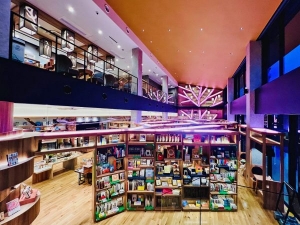 単なる集客施設ではなく、駅前に「上質な学びの場」をつくりたいと敦賀駅前に誕生した「ちえなみき」