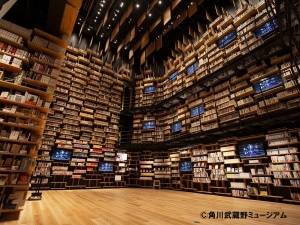 2層吹抜けの「本棚劇場」、約2.5万冊を所蔵する「マンガ・ラノベ図書館」、日本のアニメ文化を紹介する「EJアニメミュージアム」