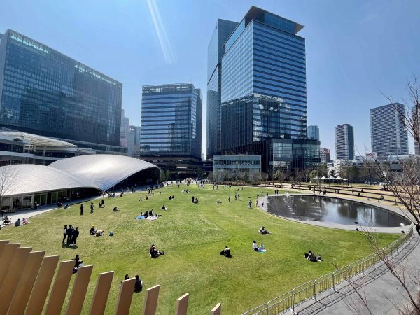 先行まちびらきした北館とノースパークの一部。手前がサウスパーク（提供：グラングリーン大阪開発事業者）