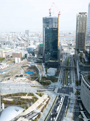 先行まちびらきした北館とノースパークの一部。手前がサウスパーク（提供：グラングリーン大阪開発事業者）