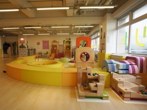 誰でも利用できる赤ちゃん～小学生の子どもと保護者のための施設