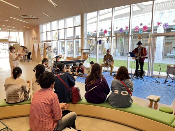 「としょかんフェス」で開催された音楽コンサート（写真提供：淡路市立図書館）