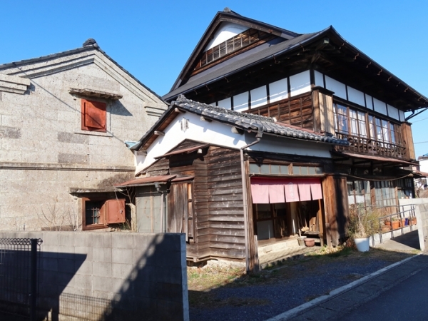 玉成舎全景。かつてはこれより大きかったそうで、威風堂々という言葉にふさわしい