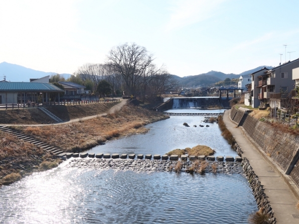 一番手前がギャラリー、真ん中が宿となっている。三姉妹、見事なネーミング！（撮影/みのもけいこ）