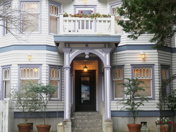 アーリーアメリカンの建物は関東大震災にも耐え、昔日の姿を今に伝えている