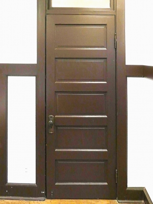 １階の天井と２階の床面が合致せず、別々のラインを描く。この部分がベイウィンドウということもあるが、１階と２階に通し柱がなく自由度が高いことと無縁ではない

