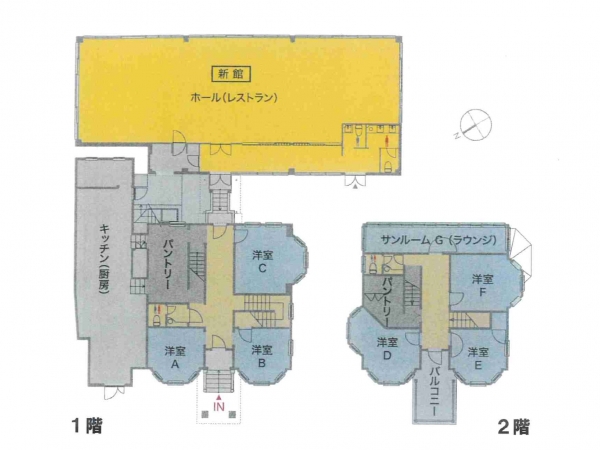 旧木下家別邸の平面図。１階は玄関からまっすぐに廊下が延び、突き当たりは庭に出るドアでその先に新館ホールがある。廊下の左右に部屋があり、廊下と直角に階段と通路が交差する。２階はサンルーム（ラウンジ）を設けているのが特徴