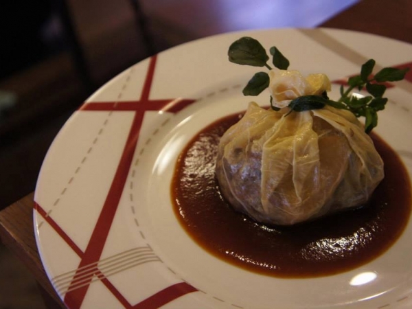 山梨県を拠点に展開している「るうふ」は、古民家を再生して地域文化や宿泊体験を届けている。過疎化している自分の故郷に光を灯したいと事業を立ち上げた女性に、立ち上げから現在について伺ってきた。