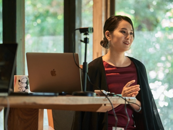 山梨県を拠点に展開している「るうふ」は、古民家を再生して地域文化や宿泊体験を届けている。過疎化している自分の故郷に光を灯したいと事業を立ち上げた女性に、立ち上げから現在について伺ってきた。