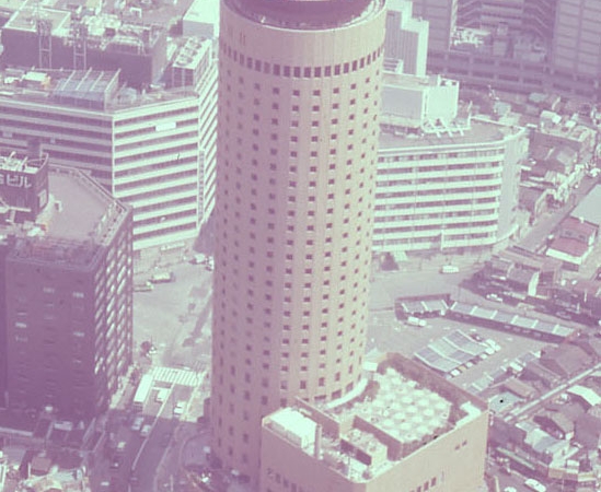 1976年竣工当時の大阪マルビル