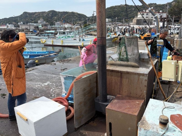 地域の発酵食調査の様子。最近では愛知・三重の島々をめぐり、島の発酵食文化を調査した。（画像提供：半田市観光協会）