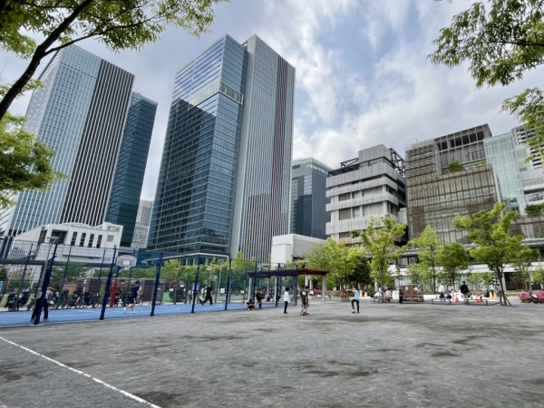 都市再生緊急整備地域内で再開発が行われたJR田町東口の「msb Tamachi」　※2025年4月撮影