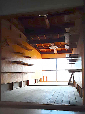 堀田さんと「たてよこ書店」内部