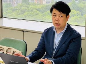 主に質疑に応答してくれた東京都住宅政策本部民間住宅部安心居住推進課長 田辺康弘氏